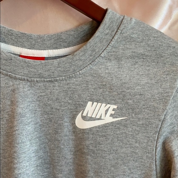Grey Nike sweater 🤍 - Picture 3 of 6